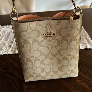 Coach Tan Signature Shoulder Bag/crossbody